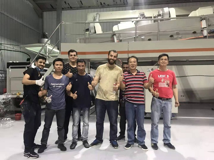 國外客戶與公司負(fù)責(zé)人合作留影 國外客戶與公司負(fù)責(zé)人合作留影